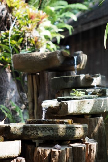 Here are some amazing and easy to make DIY garden waterfalls that are a great addition to any backyard. Whether you have a big space, or a small corner, there's a garden waterfall idea here for you. Take a look! 