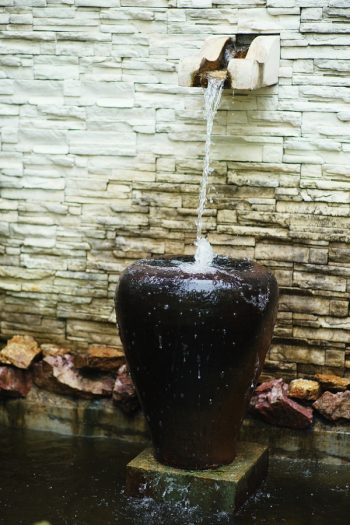 Here are some amazing and easy to make DIY garden waterfalls that are a great addition to any backyard. Whether you have a big space, or a small corner, there's a garden waterfall idea here for you. Check them out! 