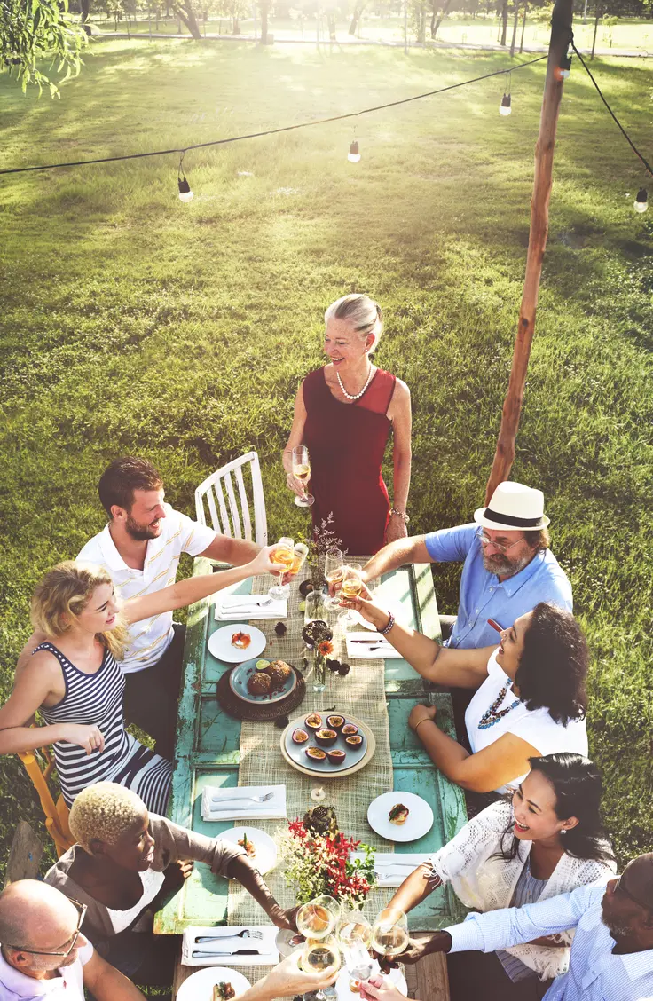 Having a full size table in your yard is perfect for entertaining. Here are 10 inviting backyard ideas for all types of gatherings.