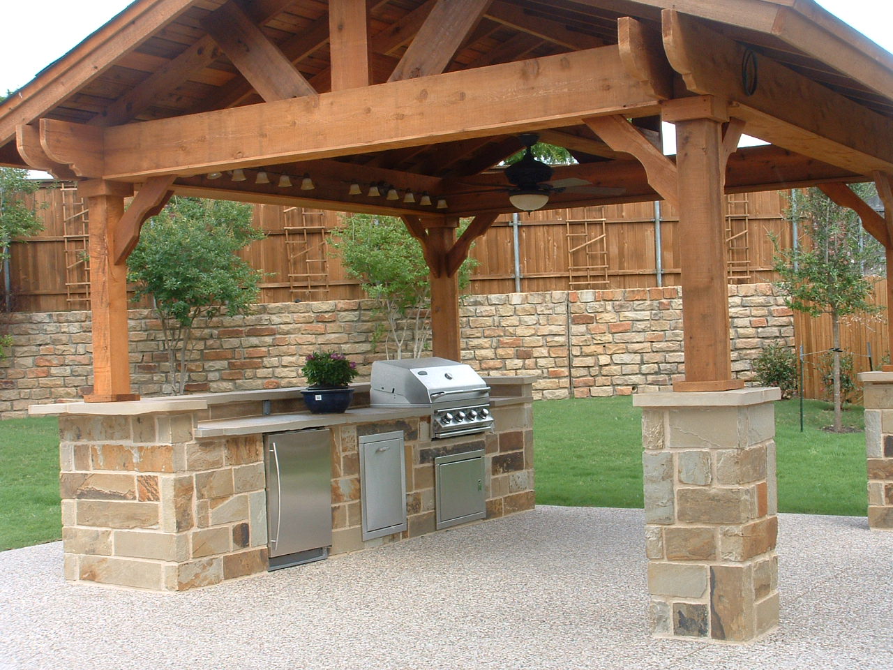 small outdoor kitchen design idea