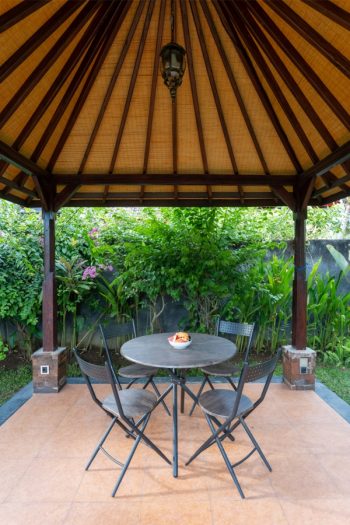 Many of us enjoy the solitude, cooler temps and privacy that comes with shade. If you are looking for shade ideas for your backyard, you're going to love all the inspiration I have for you! There are some really easy ways to add shade to your yard! 