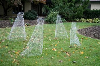 13 Spooky Halloween Yard Decor Ideas ~ Bless My Weeds