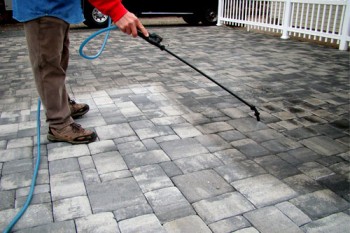 How to lay brick pavers, brick pavers, outdoor projects, outdoor living, gardening projects, tips and tricks, gardening tips and tricks.