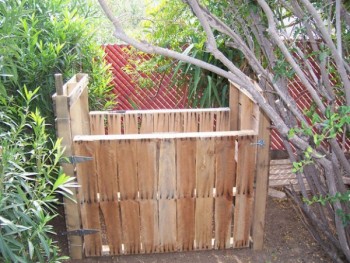 Pallet projects, outdoor pallet projects, outdoor living, popular pin, DIY projects, easy outdoor projects, DIY, DIY home, gardening, gardening projects.