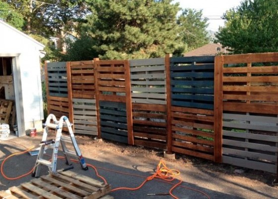 how-to-make-an-amazing-diy-pallet-fence-bless-my-weeds