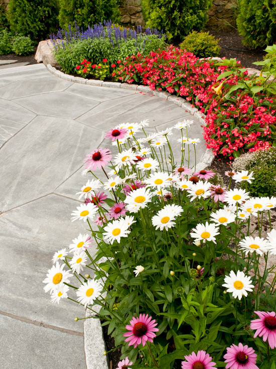 12 Beautiful Flower Beds That Will Inspire5