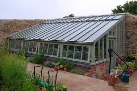 Greenhouses, DIY greenhouse, outdoor living, gardening, gardening hacks, popular pin, easy gardening projects, DIY gardening projects.