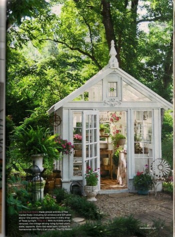 Greenhouses, DIY greenhouse, outdoor living, gardening, gardening hacks, popular pin, easy gardening projects, DIY gardening projects.