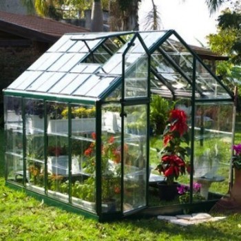 Greenhouses, DIY greenhouse, outdoor living, gardening, gardening hacks, popular pin, easy gardening projects, DIY gardening projects.