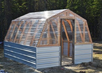 Greenhouses, DIY greenhouse, outdoor living, gardening, gardening hacks, popular pin, easy gardening projects, DIY gardening projects.