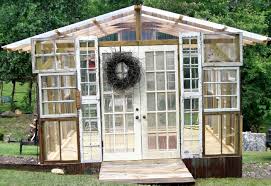 Greenhouses, DIY greenhouse, outdoor living, gardening, gardening hacks, popular pin, easy gardening projects, DIY gardening projects.