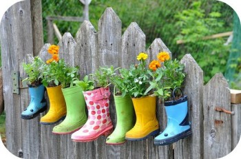 DIY gardening, outdoor living, outdoor gardening hacks, container gardening, DIY container gardening, popular pin, garden, gardening tips and tricks.
