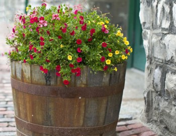 15 Beautiful DIY Garden Containers5