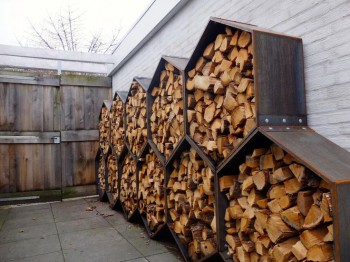 Outdoor firewood, outdoor projects, DIY outdoors, outdoor living, popular pin, DIY projects, firewood racks, outdoor storage. 