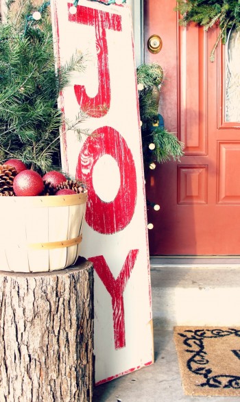 15-ways-to-decorate-your-christmas-front-porch11