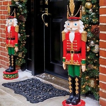 15-ways-to-decorate-your-christmas-front-porch3