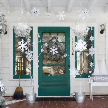 15-ways-to-decorate-your-christmas-front-porch7