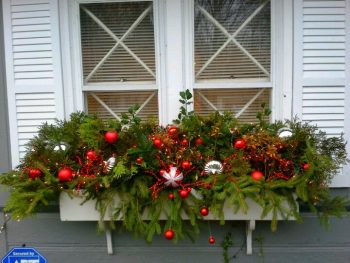 20-easy-holiday-window-box-ideas