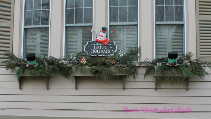 20-easy-holiday-window-box-ideas11