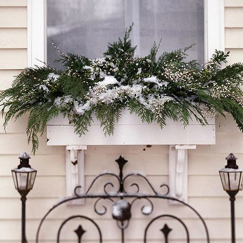 20-easy-holiday-window-box-ideas12