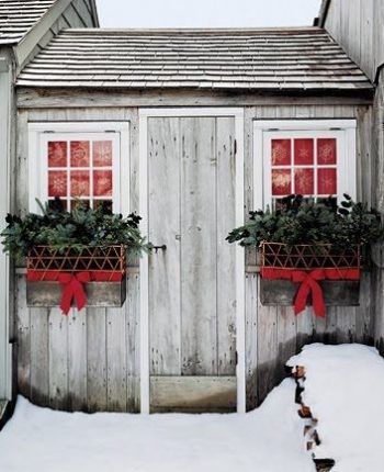 20-easy-holiday-window-box-ideas4