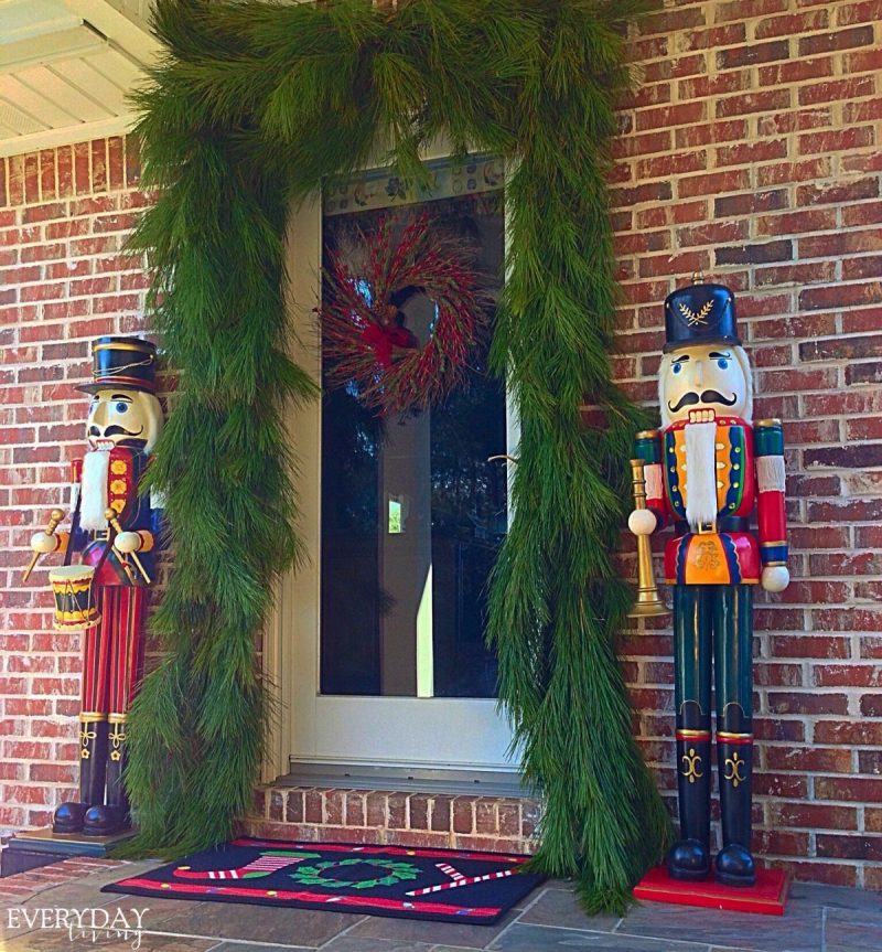 20 of the Best Outdoor Holiday Decorations ~ Bless My Weeds
