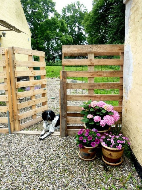 15 Outdoor Pallet Projects ~ Bless My Weeds