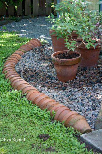 Lawn Edging| Lawn Edging DIY Projects, DIY Projects, Cheap DIY Projects, Lawn Edging Ideas, Outdoor DIY Projects, Simple DIY Projects, Outdoor Living