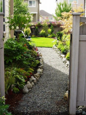 Landscaping Ideas Perfect for Your Side Yard - Side Yard Landscaping, Yard Landscaping, Landscaping Tips and Tricks, Side Yard Gardening, How to Landscape Your Side Yard, Popular Pin