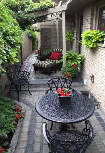 Landscaping Ideas Perfect for Your Side Yard - Side Yard Landscaping, Yard Landscaping, Landscaping Tips and Tricks, Side Yard Gardening, How to Landscape Your Side Yard, Popular Pin