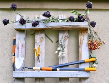 Pallet Garden Organizer | Pallet Organizer | Pallet Garden Organizer | How to Build a Garden Pallet Organizer | Pallet | Pallet Projects