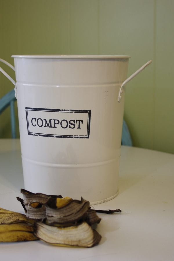 indoor compost bins for your kitchen | compost | compost bins | indoor compost | indoor compost bins | kitchen | composting 