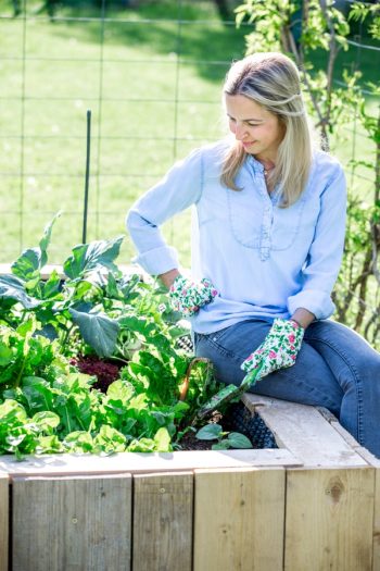 There is something so fun about companion gardening. Here is everything you need to know about companion planting to make you have the best garden ever! 