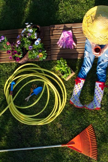 Are you looking for a way to make gardening easier? Try out these awesome gardening hacks. You will love spending time in your garden once you know them. 