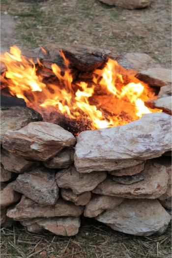 Fire pit ideas for the backyard are a hot commodity when the warm weather hits. The good news is that you don't need to spend a fortune to have one. Check it out! 